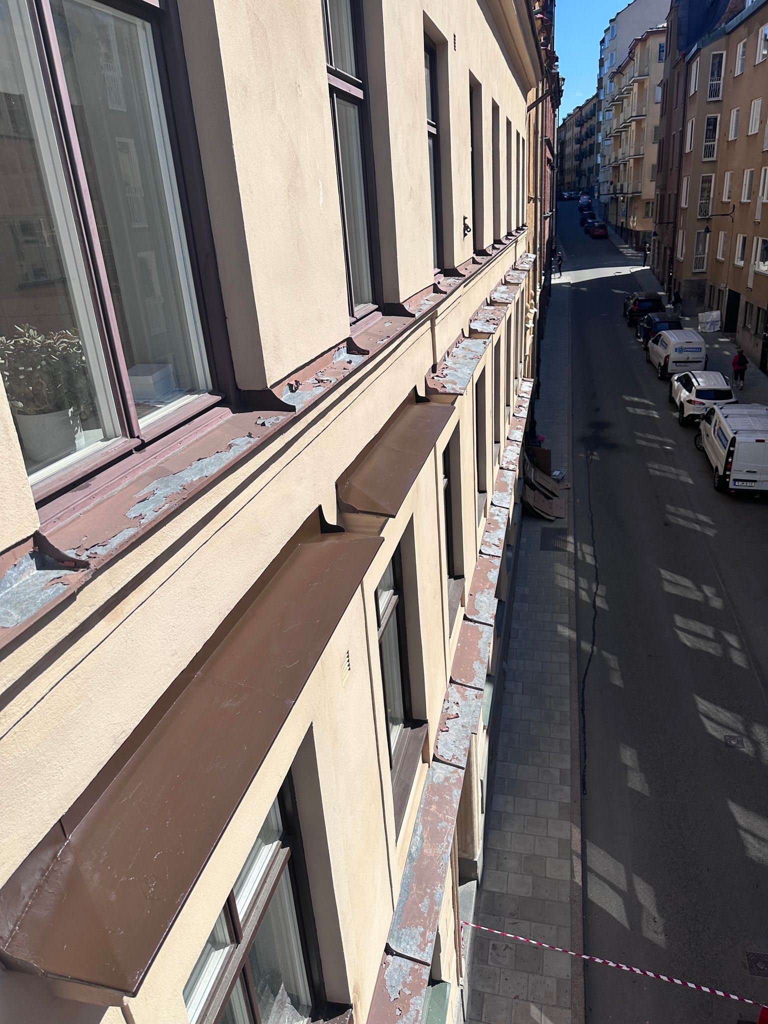 Fönsterrenovering på Södermalm åt en Brf.